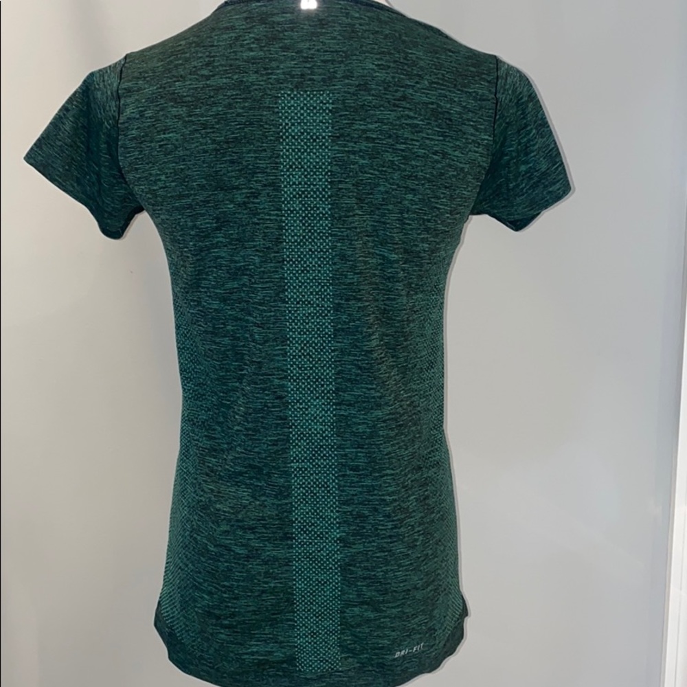 Nike top - Picture 3 of 4